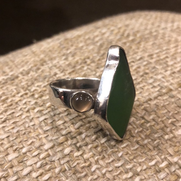 Bold Sterling Silver Green & White Sea Glass Ring - Picture 7 of 8